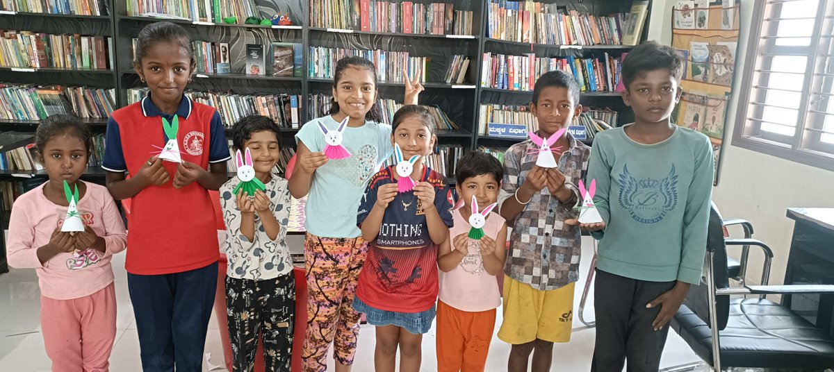chethu_cha15598's tweet photo. Paper craft activities.✂️📄🎨🐻🐨🐼🌸💥✨
#rurallibrary #publiclibrary #papercraft #colour 
@readingkafka
@cmcaindia https://t.co/Y8gK6YfFyI