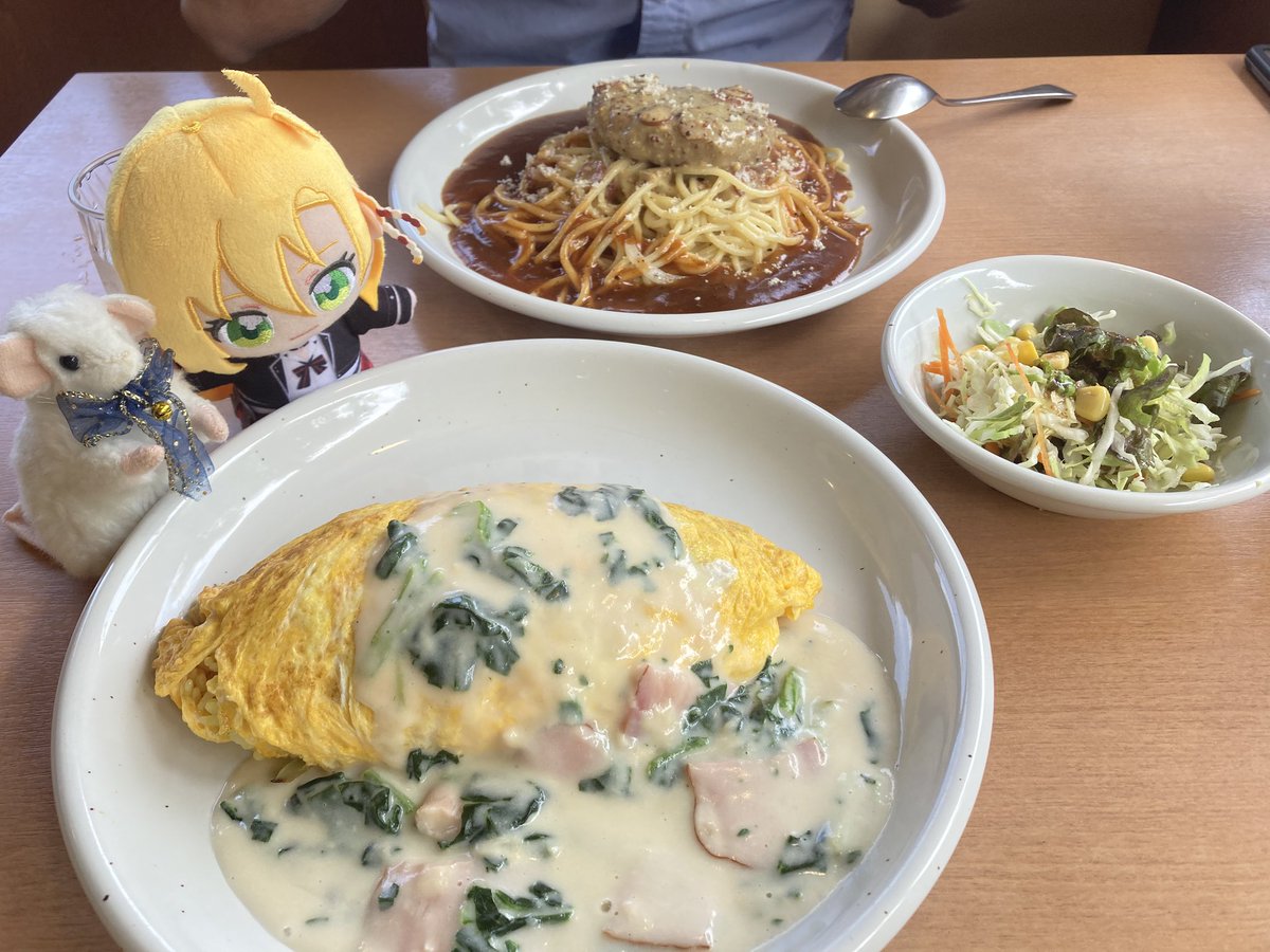 ラーーーーーーーーンチ!!!!!!!!
オムゥ!!やっぱり量が多いオム!!
満腹オム!!満足オム!!!!
食後のアイスコーヒー、最近また暑くなって来たからさっぱりして美味しいコヒなぁ〜 