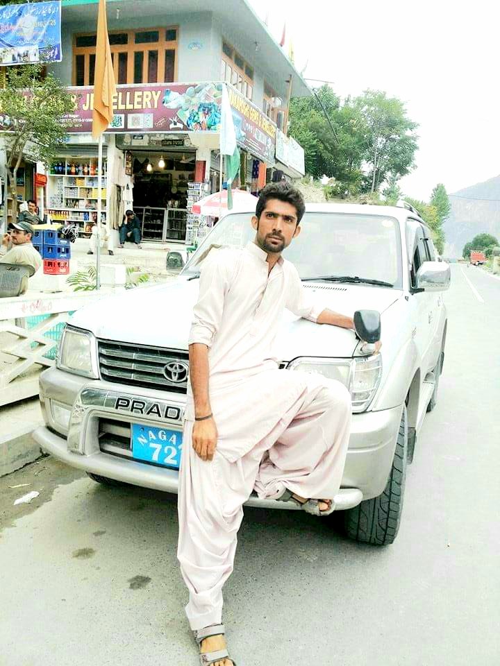 BaBabaloch32's tweet photo. @PTIGBOfficial 
 2016 میں جب میں گلگت بلتستان گیا وہاں الیاس صدیقی صاحب سے ملاقات ہوئی بہت پیار کرنے والے ا��سان ہیں دو دن وہاں روکے انہیں کی گاڑی میں بیٹھ کر چینی باڈر پر گئے وہ ساتھ رہے ہمیں اکیلا نہیں چھوڑا بہت پیار دیا امید ہے گلگت بلتستان میں عوام ان کو ووٹ دے گی https://t.co/hW5LdykNEB