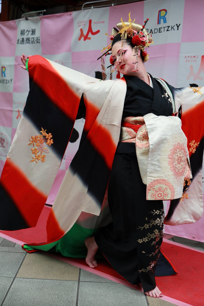 samboxsam2's tweet photo. 柳ヶ瀬おねさまつり

聖はじめさん🎤
花魁色舞👘

#柳ヶ瀬おねさまつり https://t.co/I4fWpYC9Mv