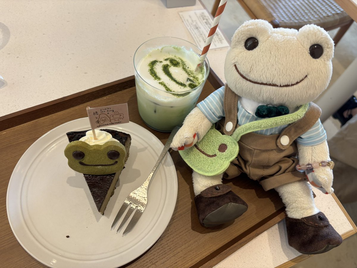 y__pickles's tweet photo. 今日は朝からピク活🐸
11時の回の撮影会行ってカフェはしご💨
最近はずっとぼっち参戦なので顔なじみさんに会えるとうれしーい🥰
スライドとお散歩できて楽しかった😊 https://t.co/p67myINu2a