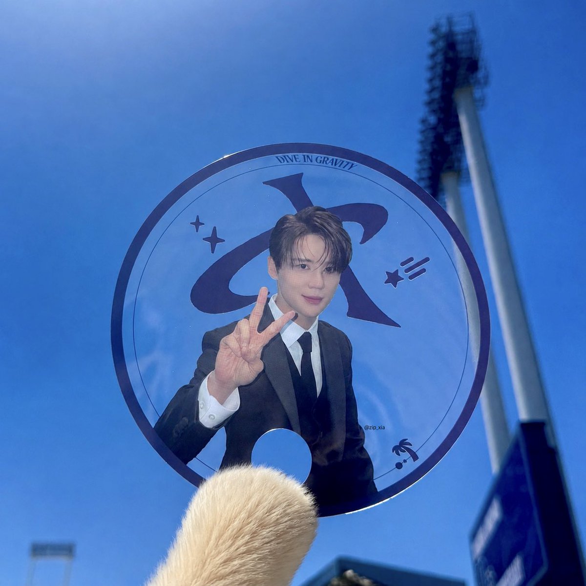 zip_xia's tweet photo. ෆ 중력콘 나눔 ෆ 

🪐 날짜 : 6/12~14 
🪐 수량 : 각 80장
🪐 장소 : 당일 인용 게시
🪐 인증 : 코코넛 멤버쉽 4기(워마필수)

+당일 현장에서 추가로 스밍 횟수 확인 하겠습니다 

인증은 계속 받고 당일 선착순으로 나눔합니다!

*해당 날짜 타래에 인증 부탁드립니다

RT=💗 https://t.co/gIdk40IJyB