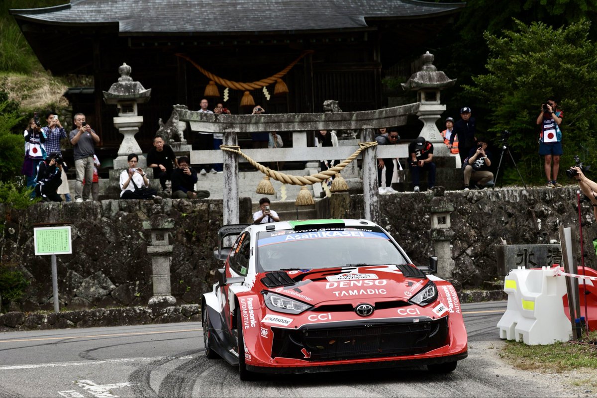 TOYOTA_GR's tweet photo. WRC #ラリージャパン 🚗🇯🇵【速報】

エバンス組が初日のSS2でトップに立ってから一度も譲らず、安定した勝負強さで今季2勝目🏆️🍾✨️
そしてラリージャパンは3勝目✨️

GRヤリスは1-2-3-4フィニッシュし、母国ラリーでトップ4独占です!!!
ん
✅WRC総合
🏆エルフィン・エバンス／スコット・マーティン
🥈セバスチャン・オジエ／ヴァンサン・ランデ
🥉サミ・パヤリ／マルコ・サルミネン
4️⃣勝田貴元／アーロン・ジョンストン

✅スーパーサンデーとパワーステージは、オリバー・ソルベルグ／エリオット・エドモンドソンが制覇🥇

✅WRC2クラス
🥉山本雄紀／ジェームズ・フルトン
山本雄紀は同クラスの初表彰台獲得を母国ラリーで達成✨️
#おめでとう雄紀

日本の皆さま。世界中のTGR-WRTファンの皆さま。
たくさんの熱い応援をありがとうございました!!!

#WRCjp