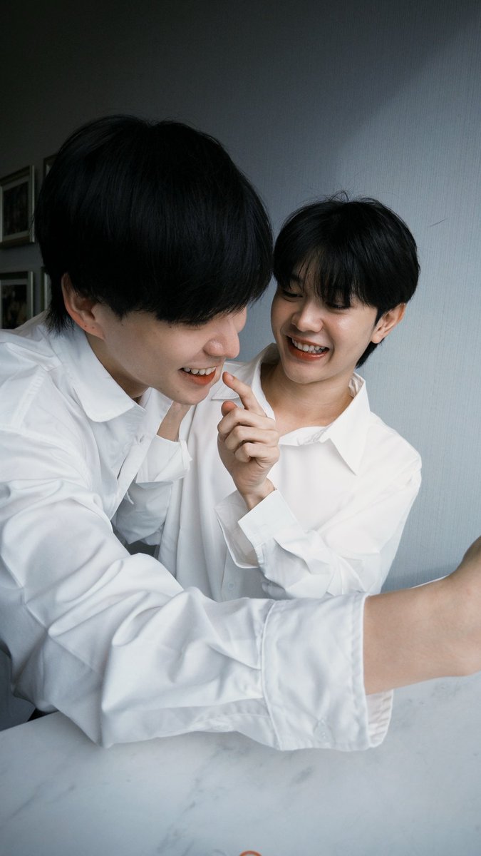xx2sgd_'s tweet photo. สูงห่างกัน 12cm. เป็นนิยามของคำว่า “จมอก” 😌 https://t.co/TNITLJNr49