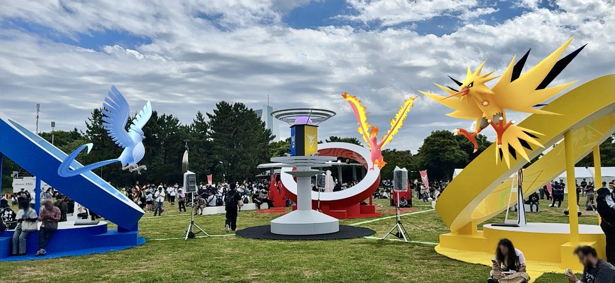 toboinsta's tweet photo. 3チームそろいぶみ✨ / All Three Teams Together❄️🔥⚡️
東京は、青チームが仕切ってるみたいだけどね😅

#ARofTheDay #PokemonGOFest2026 #GOsnapshotCelebration #GOsnapshot #PokemonGO #フリーザー #ファイヤー #サンダー https://t.co/qZA5gE35n8