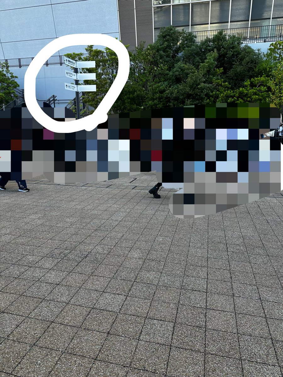 fu_exchange's tweet photo. @kook__h_ サブアリーナから川沿い少し進んだトイレ、公園、サブアリーナの案内が書いてある看板付近におります。写真つけさせていただきますので、お声かけ頂く形で大丈夫でしょうか？分かりにくいかと思いますが、よろしくお願いいたします。 https://t.co/Sw0pBo78Bt