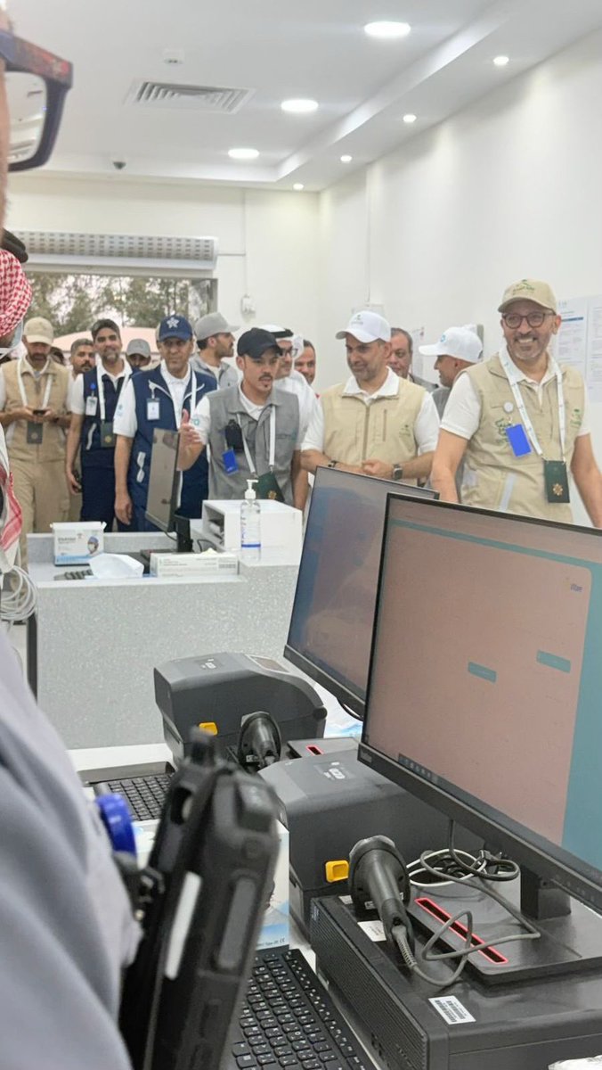 nullz_'s tweet photo. الحمدلله على تمام موسم #حج_1447هـ الحمدلله الذي سخرني لخدمة الحُجاج وإني كُنت مع أفضل تيم و مُستشفى🤍🤍✨ https://t.co/znXcnRA2FO
