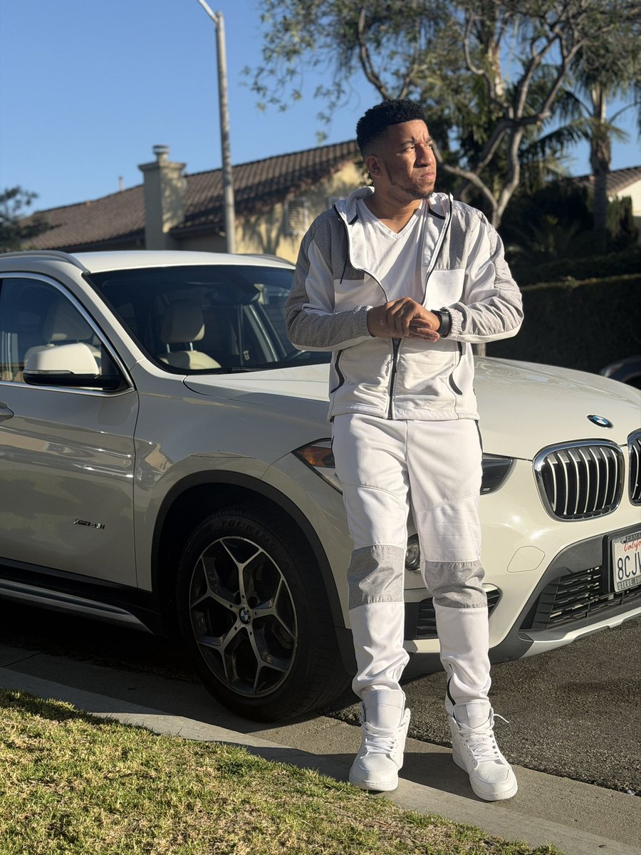 HollywoodDavis2's tweet photo. Stepping into every season like I already won.” 👟✨

#BMW #BMWLife #LuxuryLifestyle #CleanFit #AllWhite #StreetStyle #OOTD #CarLifestyle #SuccessMindset #Fashion #MensStyle #FreshFit #LuxuryCars #Motivation #SelfMade #GoodVibes #Lifestyle #WeekendVibes #FitCheck #InstaStyle https://t.co/5fukV7ZjTY