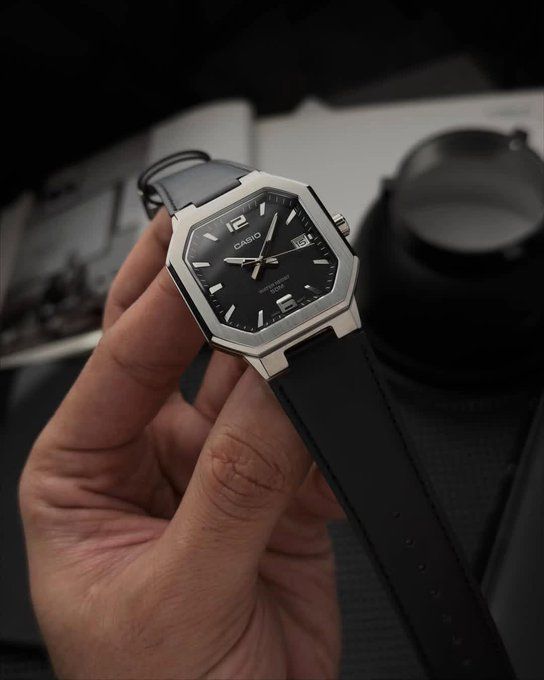 GentlemenxStyle's tweet photo. Casio insults luxury watch brands with this design. https://t.co/pSiatLQIuK