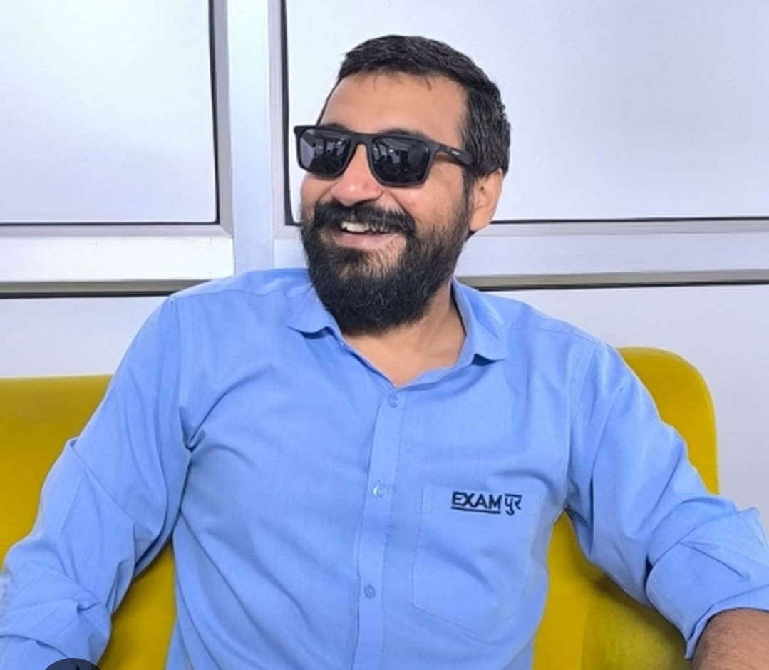 mukeshdeshka's tweet photo. Allahabad में हुए आंदोलन में शामिल होने कारण Exampur कोचिंग सील😡

29 मई को इलाहाबाद में प्रतियोगी छात्रों ने पेपर लीक के खिलाफ बड़ा आंदोलन किया था जिसमें Exampur कोचिंग के संचालक Vivek sir भी शामिल हुए थे।

आज सुबह नगर निगम ने पुलिस के साथ जाकर उनके कोचिंग सेंटर को सील कर दिया गया।

योगी सरकार भ्रष्ट व्यवस्था के खिलाफ उठने वाले हर आवाज को दबा देना चाहती है।

हम सभी लोग @kmrvivek14 सर के साथ मजबूती से खड़े है क्योंकि भारत का संविधान Art 19 के अंतर्गत शांतिपूर्ण धरना प्रदर्शन का अधिकार देता है।