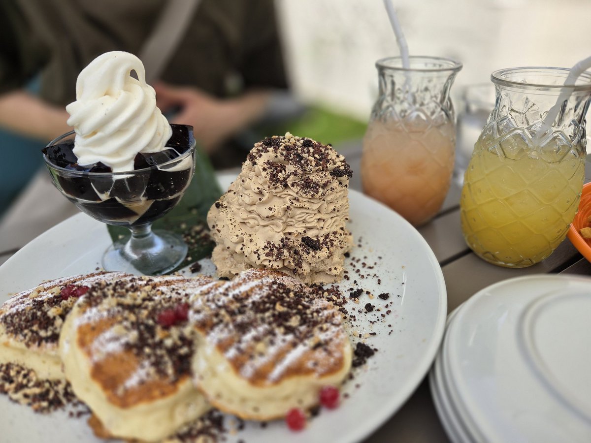 KTK010501's tweet photo. 誕生日の息子のリクエストで
コナズ珈琲に🥞
ボリュームがあって美味しかった✨
その後はTSUTAYAへ
抽選会の結果は栞でした😊 https://t.co/2rIPGX0B4w