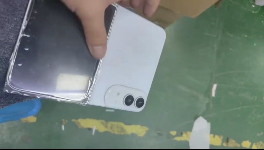 MajinBuofficia's tweet photo. iphone fold dummy in white color https://t.co/SfouwmCDqU