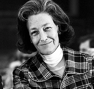 HeikeSpecht's tweet photo. Zum #Weltnichtrauchertag sei an Katharina Focke erinnert. Bevor sie 1972 Gesundheitsministerin wurde, gewöhnte sie sich das Rauchen ab. Sie engagierte sich nicht nur für den Nichtraucher-Schutz, sondern gleiste auch die legendäre Trimm-Dich-Kampagne auf. #DieErstenihrerArt https://t.co/VCz21juVnK