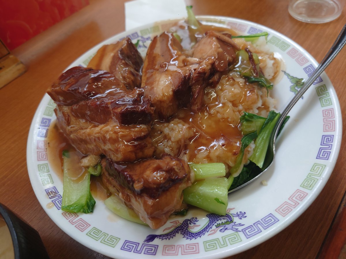 deka_Champion's tweet photo. 今日の一皿😋
横浜橋の「お食事処 一番・真金町店」さん
「かうよ飯(豚バラ肉やわらか飯)・大盛」￥1250
トロトロお肉に青梗菜、餡で絡まったご飯がメチャ美味し😋
お肉からは八角の良い香りが・・・🤭
次回はカツカレーかなぁ～🤔 https://t.co/2eUUa2wX5Z