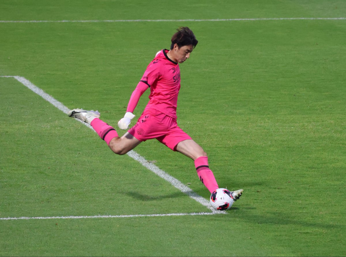 ___mO133's tweet photo. 2026.5.30 🇰🇷
お久しぶりのハンビンさんだった⸝⸝ʚ̴̶̷̆_ʚ̴̶̷̆⸝⸝✨️✨
水原のユニにもサインもらえた५✍
ご家族でプレゼントまでいただいて😭🙏🏻
ナイスセーブ連発だったし、また見に行きたいなあ´т ‧̫ т ̀💧
微力ながら日本から応援してます❕ https://t.co/g4Yi9IRebV