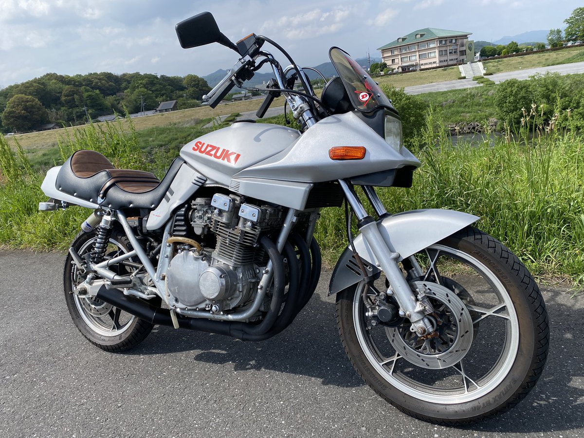 GSX750S刀仕様に迷ってるけどやっぱりセパハンが一番似合うかなこの 