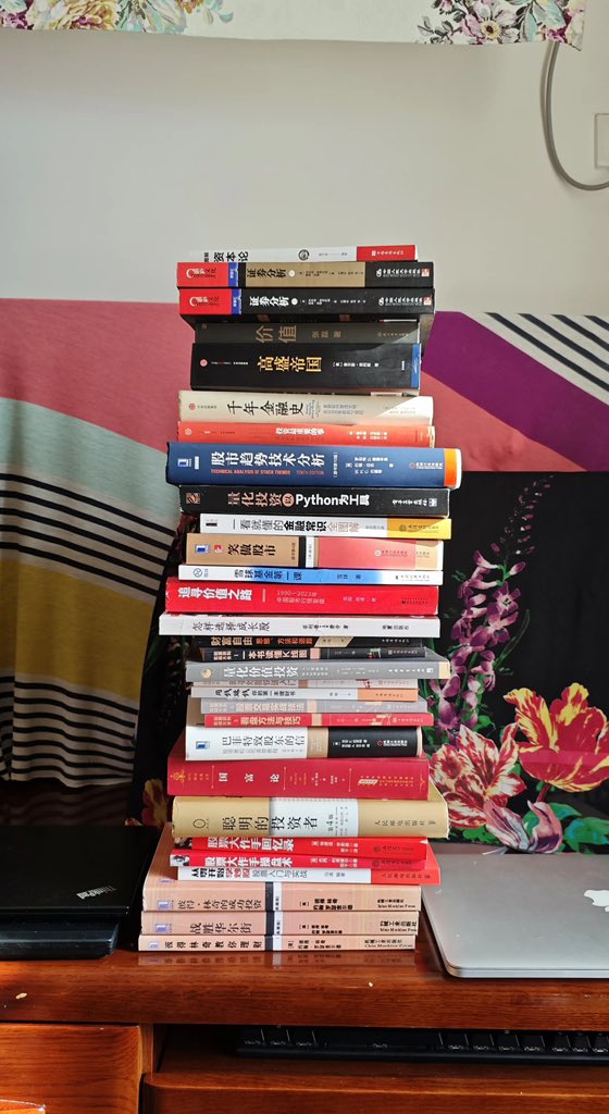 xianzhe9527's tweet photo. 如果你从《日本蜡烛图》看起

再精读《股市趋势技术分析》

至少看一遍《聪明的投资者》

了解《财务报表分析与股票估值》

掌握《海龟交易法则》

通读《通向财务自由之路》

知道《投资最重要的事》

搞清楚《重塑证券交易心理：把握市场脉搏的方法和技术》

浏览完《股票大作手回忆录》

至少翻一翻《滚雪球：巴菲特和他的财富人生》

看完我说的这些书至少能避免大亏，做到小赢也是没问题的。