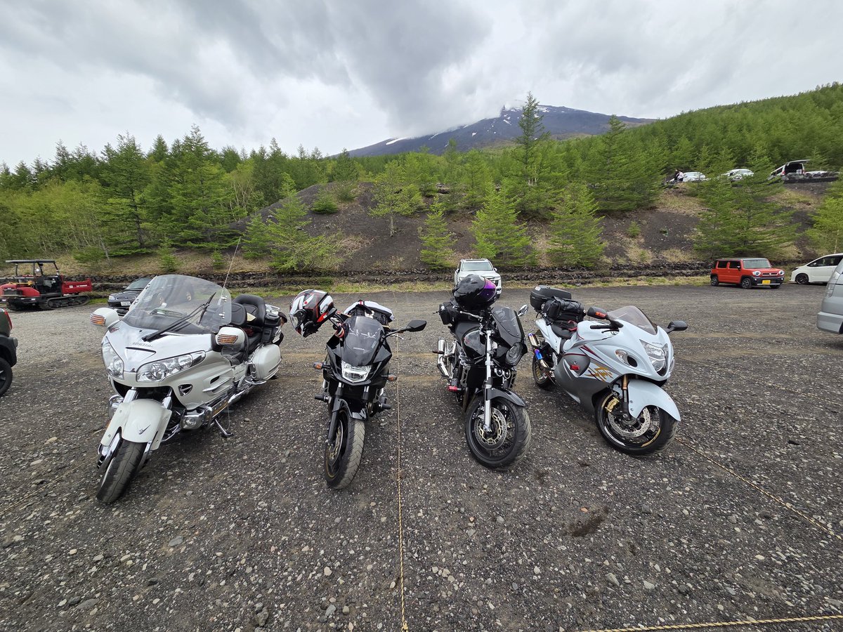 Mahiro4048's tweet photo. 富士山五合目から今、諏訪湖 https://t.co/iuttddYIPC