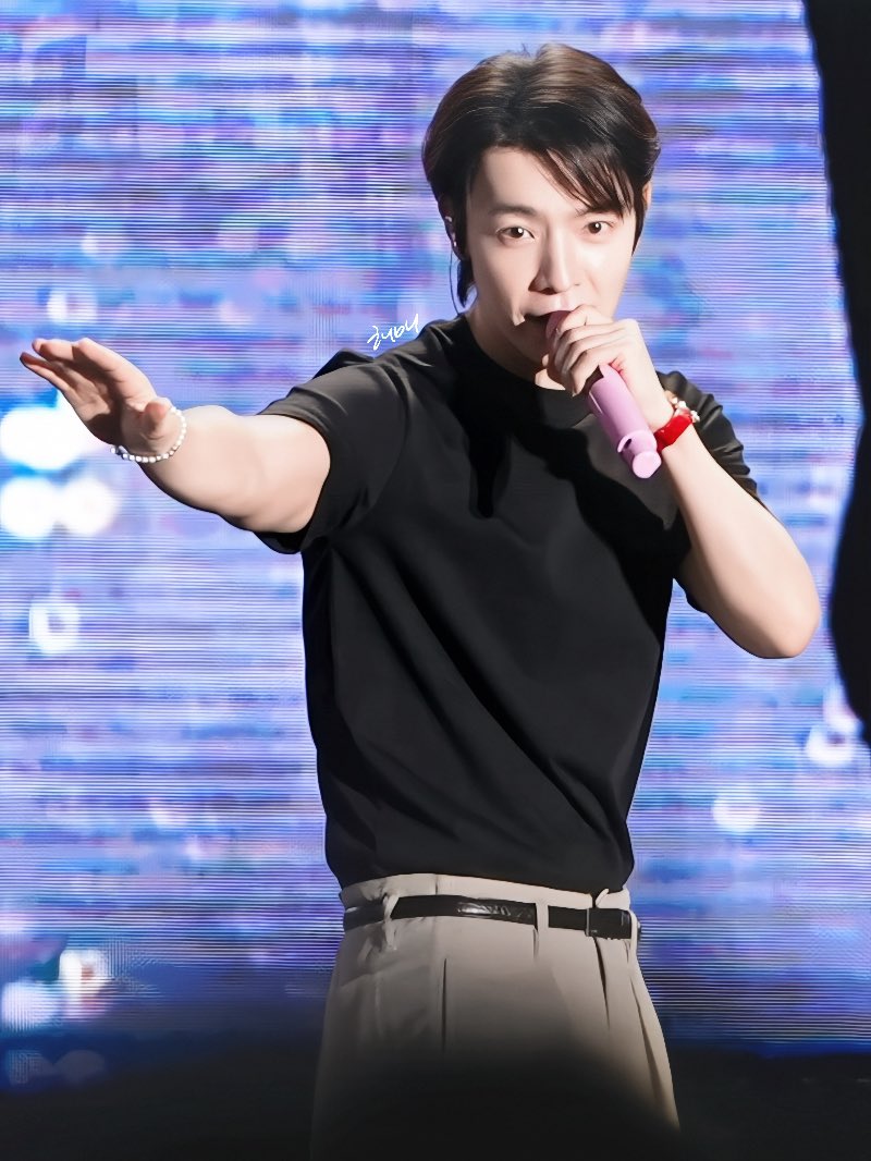 hae__tiger's tweet photo. - ̗̀𖤐
｜260531 DONGHAE ALIVE IN TAIPEI DAY3｜

오늘 진짜 너무 잘생겨서 심장 아파ㅠㅠㅠㅠ

#leedonghae #이동해 #동해 
#슈퍼주니어 #東海 #李東海 
#superjunior_dne #ode #애니 #elf https://t.co/qj0tQAymCL