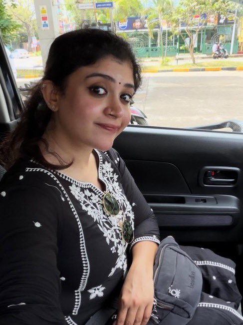 muthalbo's tweet photo. Gayathri Shan 

#Gayathri #GayathriShan https://t.co/HchN0Owc6u