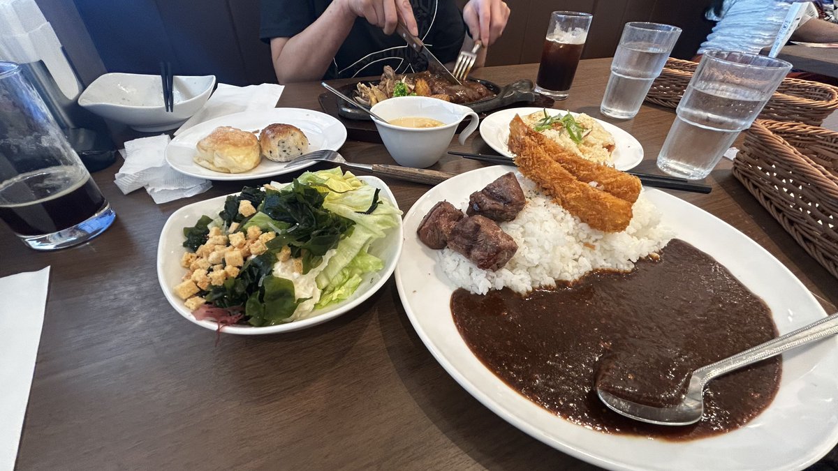j__base's tweet photo. ランチで、6500円は食い過ぎだ⁉️

で、カレーは1番辛いヤツにしたけどそこ迄辛く無かった。。。。。

しかも、酸味が強くてライラ的には。。。。。 https://t.co/wmgHGxQEay