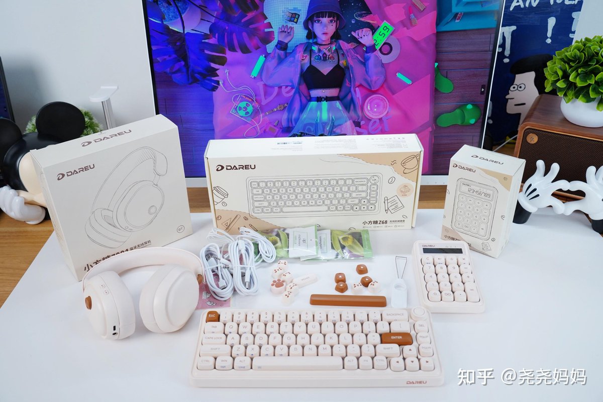LiveBeast2's tweet photo. Transform your desk into a productivity zone! Minimalist setup, perfect lighting, and a notebook to jot down ideas – small tweaks make big work wins. https://t.co/98FOgp5WFW