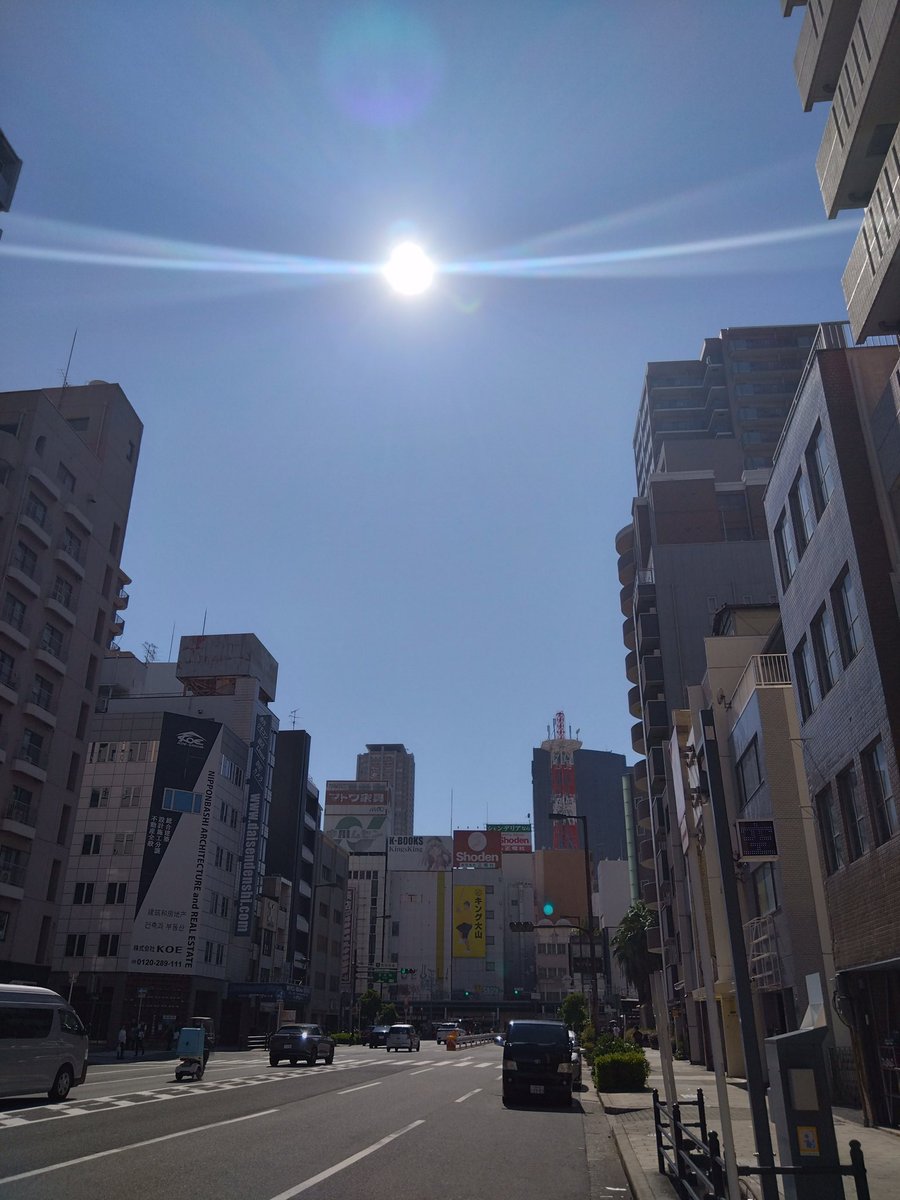 redramdead's tweet photo. 15:30
明日から6月だけど暑すぎやしませんか？
街の中歩きすぎてヘトヘト https://t.co/qKgC1VR743