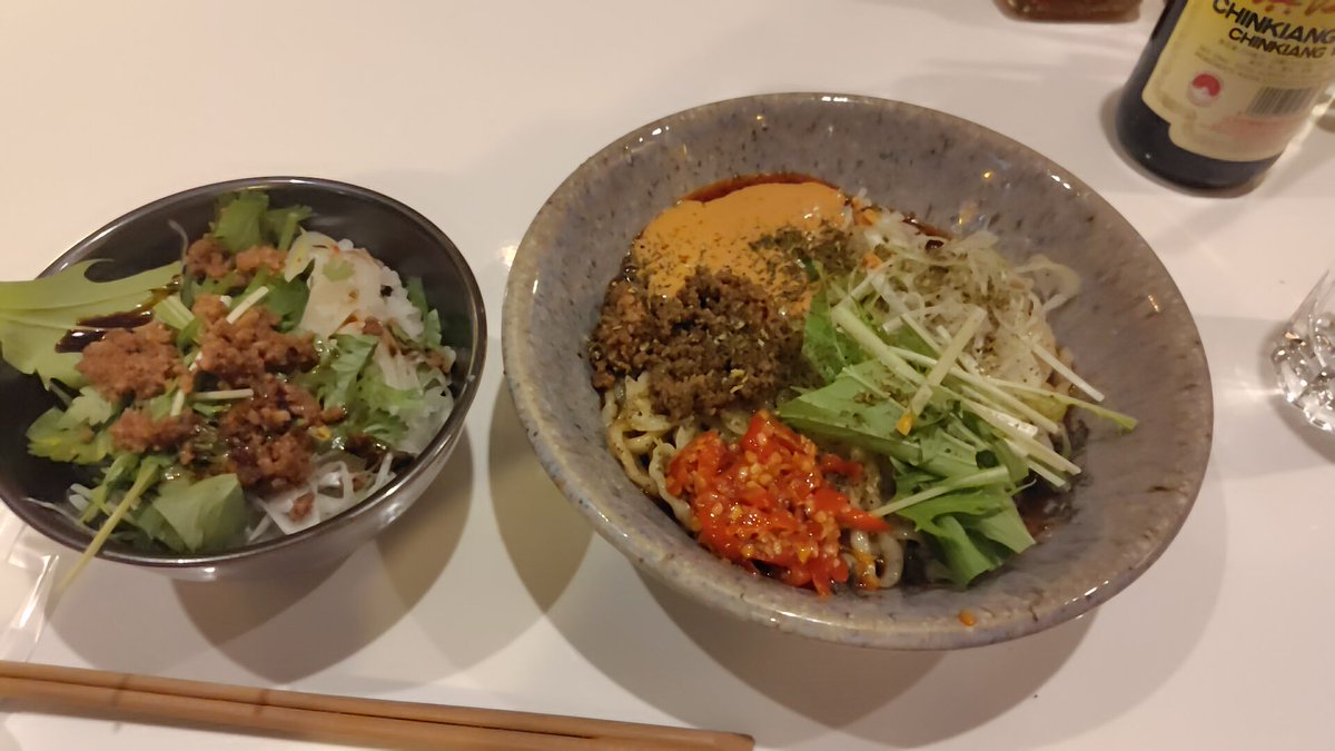 jaga98_kazu's tweet photo. お昼に湯島の麺や九十九！
朝起きたら枠が空いてる事に気づき、即予約！

海老の黒ゴマ汁なし担々麺！

うまぁ辛！

海老のペーストが絡まって飯が進む！
次は、油そばかな！ https://t.co/e4ENmj0aME