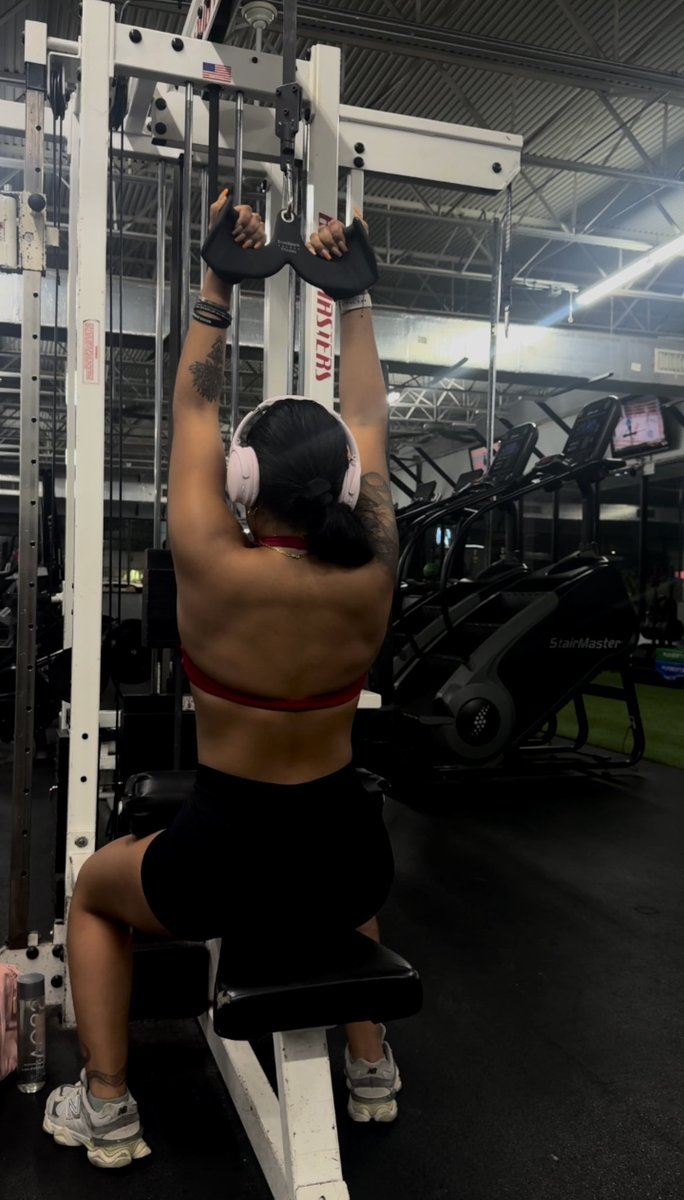 valeriastfu's tweet photo. the heart my back muscles make 🥹💕 https://t.co/6rJLxWrJOp