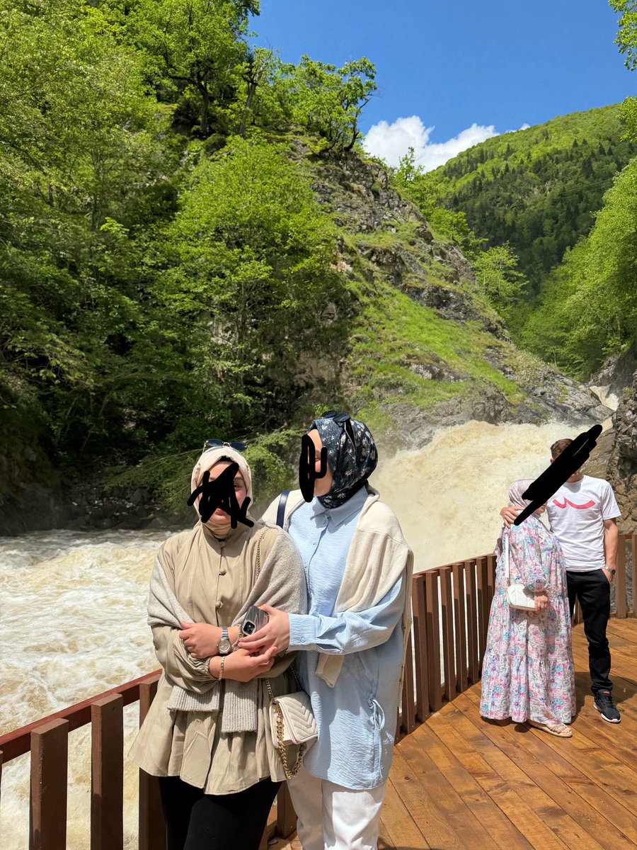 menniremm's tweet photo. Tatillerde yaşıtlarım vs biz adlı çalışma shshshhssh https://t.co/7nQyvUBk94