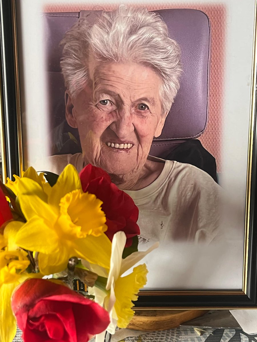 labmo38's tweet photo. Huit mois sans toi… et pourtant tu es toujours là, à mes côtés, dans chaque souvenir,  chaque pensée qui me traverse
En ce jour des mamans, c’est ton sourire que je célèbre, ta force, ta douceur, tout ce que tu m’as donné et qui continue de me tenir debout 
Bonne fête maman❤️❤️ https://t.co/ma0aAtz9Du