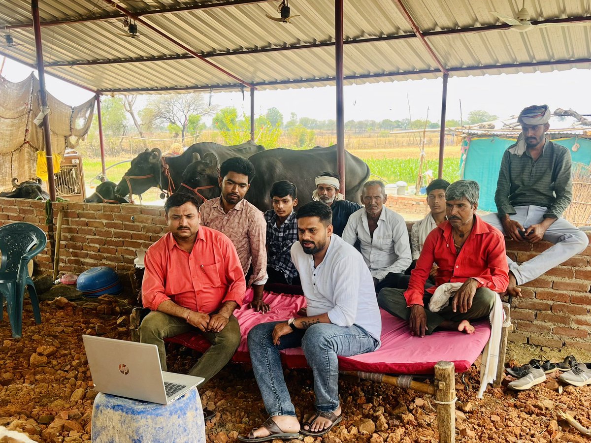 shaileshbjp06's tweet photo. आज पटेल #डेरी_फॉर्म धर्मपुरा रनेह में किसानो ने साथ देश के लोकप्रिय प्रधानमंत्री श्री @narendramodi जी द्वारा आयोजित मन बात कार्यक्रम को सुना!!
इस अवसर पर जिला पंचायत सदस्य श्री मनीष तंतवाय जी एवं किसानों की उपस्थिति रही!!

#MannKiBaat #मन_की_बात #NarendraModi https://t.co/3Uroqjs7nU