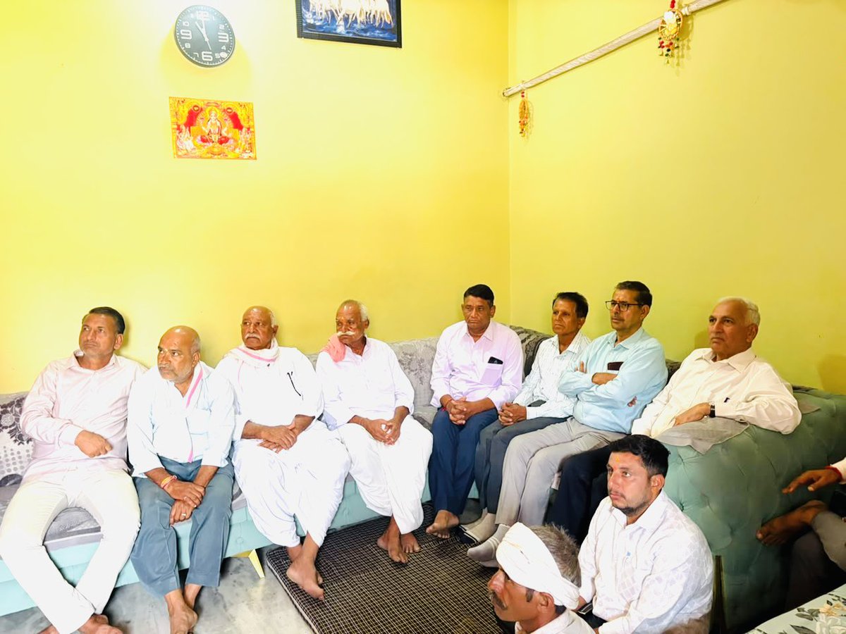 cmohan0411's tweet photo. आज बस्सी विधानसभा क्षेत्र के बूथ संख्या-204, ग्राम बाला की नांगल में बूथ अध्यक्ष श्री रामराय शर्मा जी के आवास पर उपस्थित रहकर आदरणीय प्रधानमंत्री श्री @narendramodi जी के लोकप्रिय एवं प्रेरणादायी कार्यक्रम ‘मन की बात’ के 134वें संस्करण को सुना। https://t.co/VOUwRTSzmv