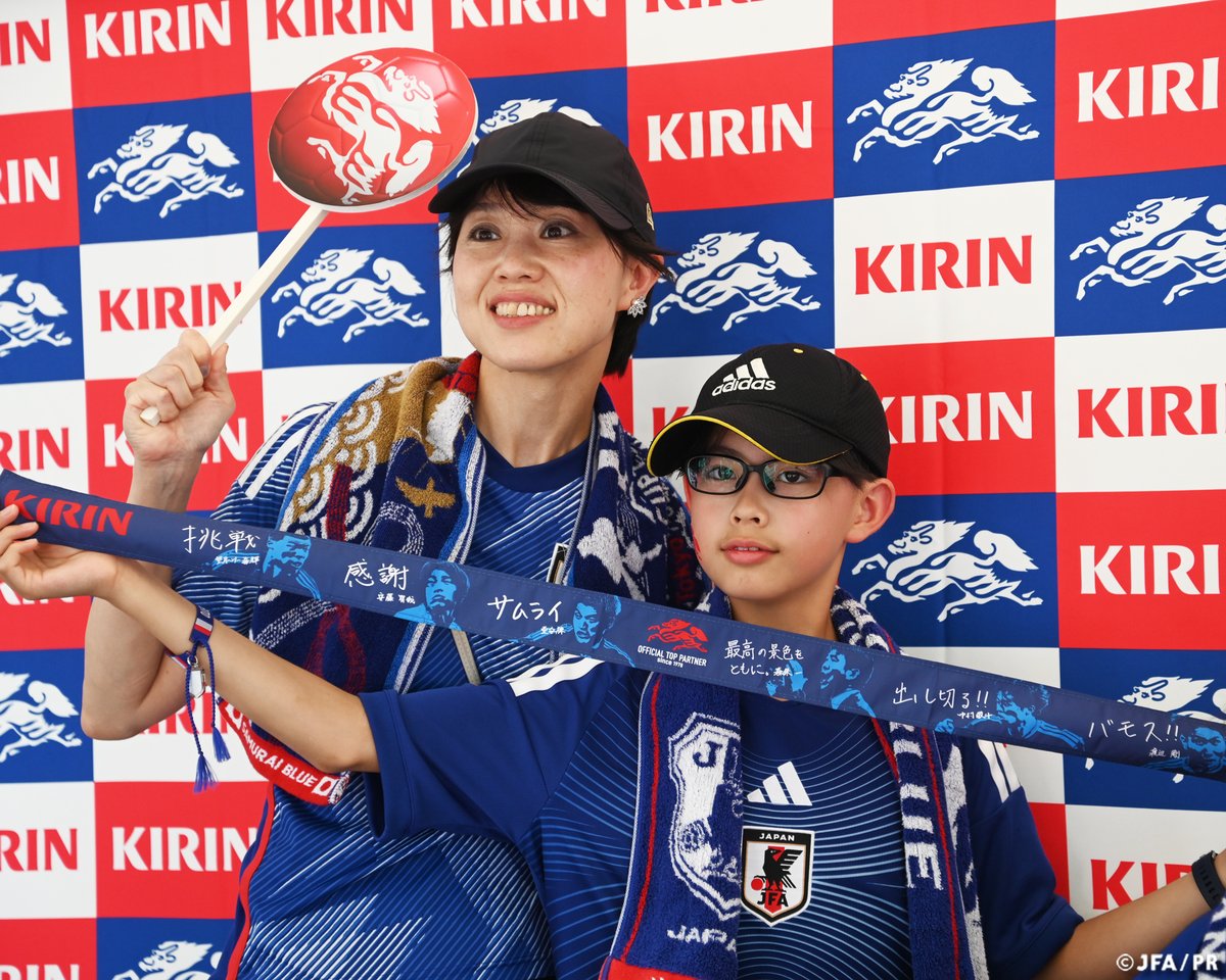 キリン「勝利のハチマキ」配布中！／ 場外Cゲート付近のKIRINブース