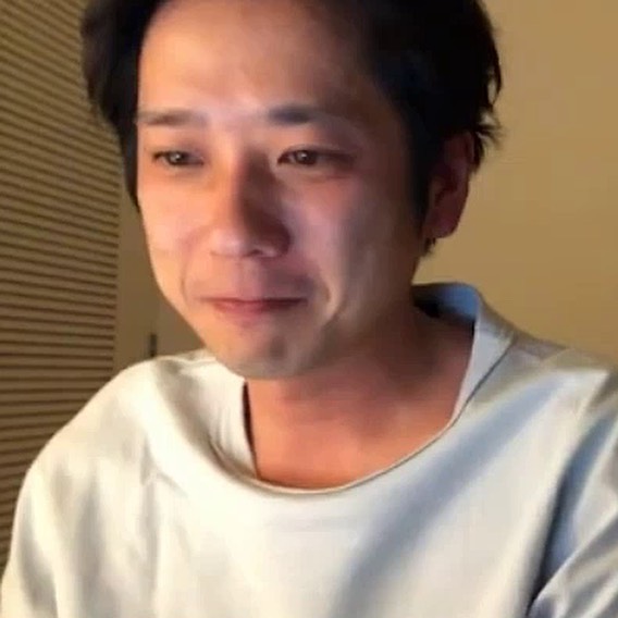 arashiis_mylife's tweet photo. me watching the pre-concert clips https://t.co/bmcEnEsbpu