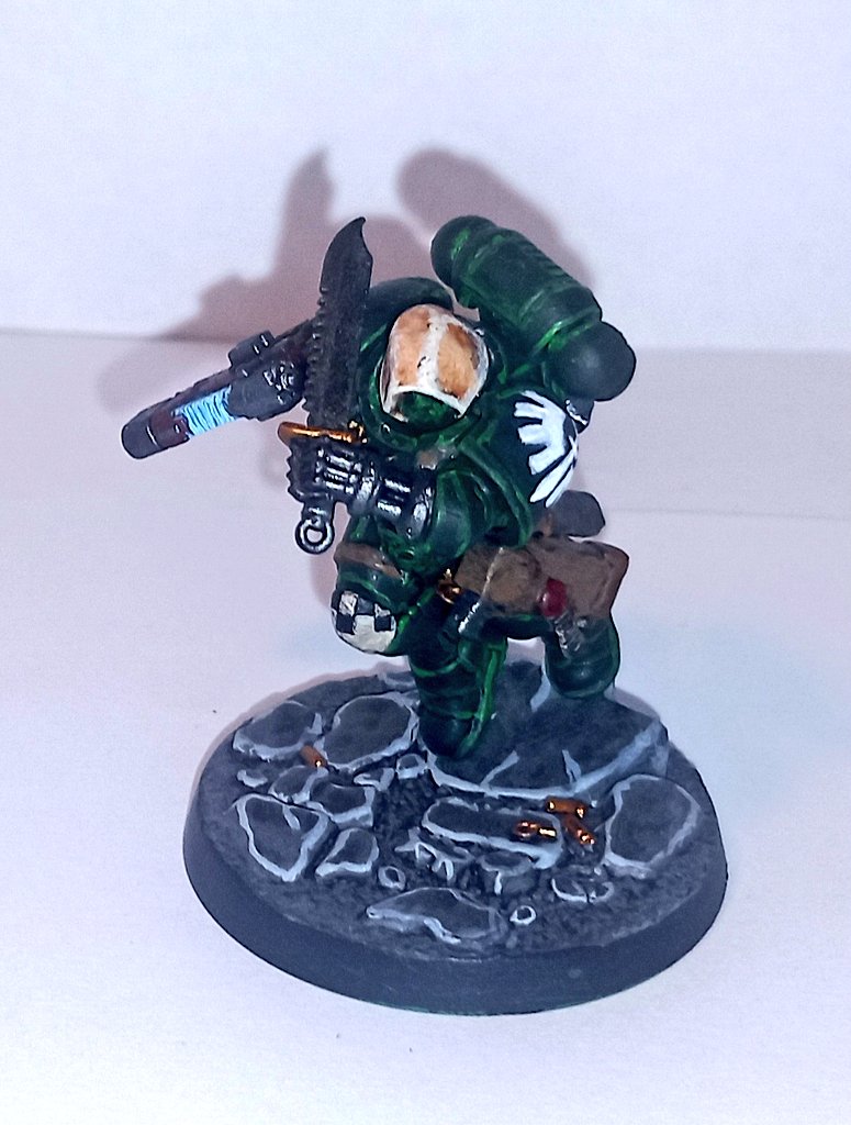 Cruxeh1's tweet photo. Been about a year, but the number of Dark Angels has increased lately. 

Starting with Lieutenant Variel!

#DarkAngels #warhammer40k #WarhammerCommunity #paintingwarhammer https://t.co/O9UgiMaqhB