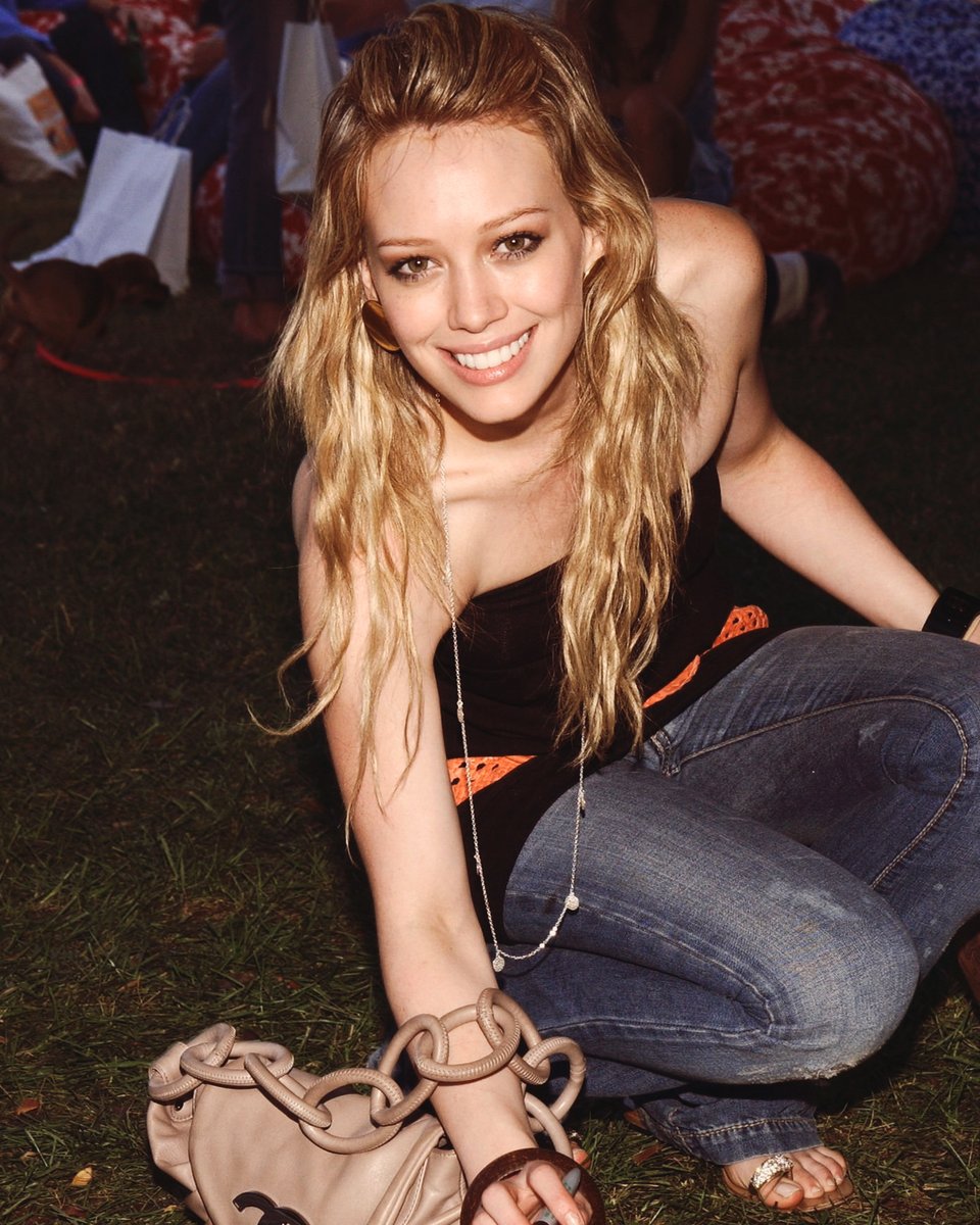HilaryDiary's tweet photo. 21 years ago today, Hilary Duff, sister Haylie and the late Michelle Trachtenberg at the Silver Spoon Hollywood Buffet Day 2 in LA (June 3rd, 2005) https://t.co/oViE22kQxZ