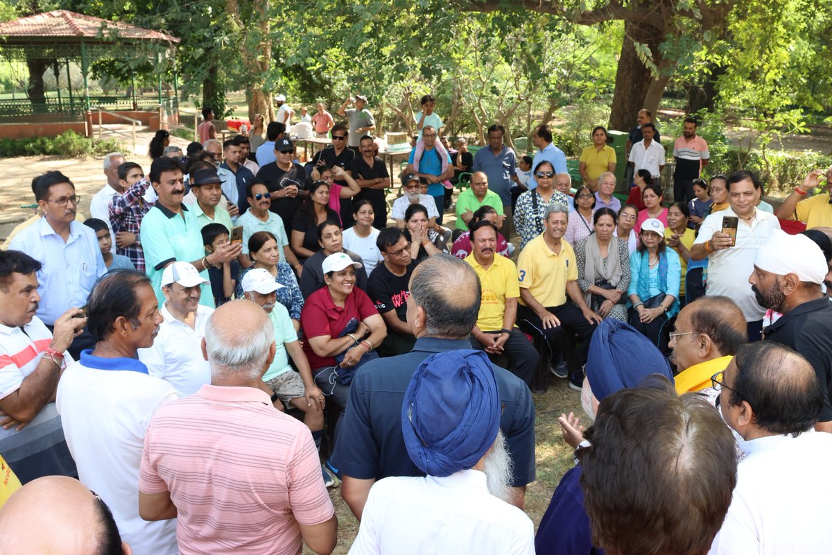 VijayGoelBJP's tweet photo. आज प्रातः लोदी गार्डन स्थित रोज़ पार्क क्लब द्वारा आयोजित अभिनंदन समारोह में क्लब के प्रतिनिधियों ने अभिनंदन किया। आवारा कुत्तों की बढ़ती समस्या के समाधान और जनसुरक्षा के मुद्दे पर वर्षों से चल रहे जनआंदोलन को मिली महत्वपूर्ण सफलता वास्तव में जनता की जीत है।

जनहित और जनसुरक्षा के लिए मेरा प्रयास आगे भी निरंतर जारी रहेगा।
#StrayDogIssue #PublicSafety #Delhi