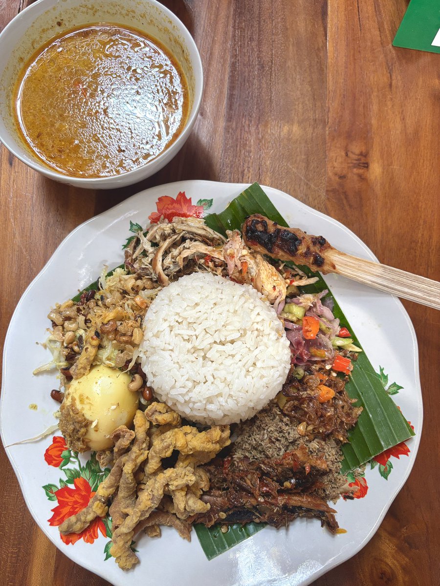 darkchocmousse's tweet photo. best sih ini nasi campurnya MbokYan
cuma minumannya aja kureng, https://t.co/buXEGvQZHq