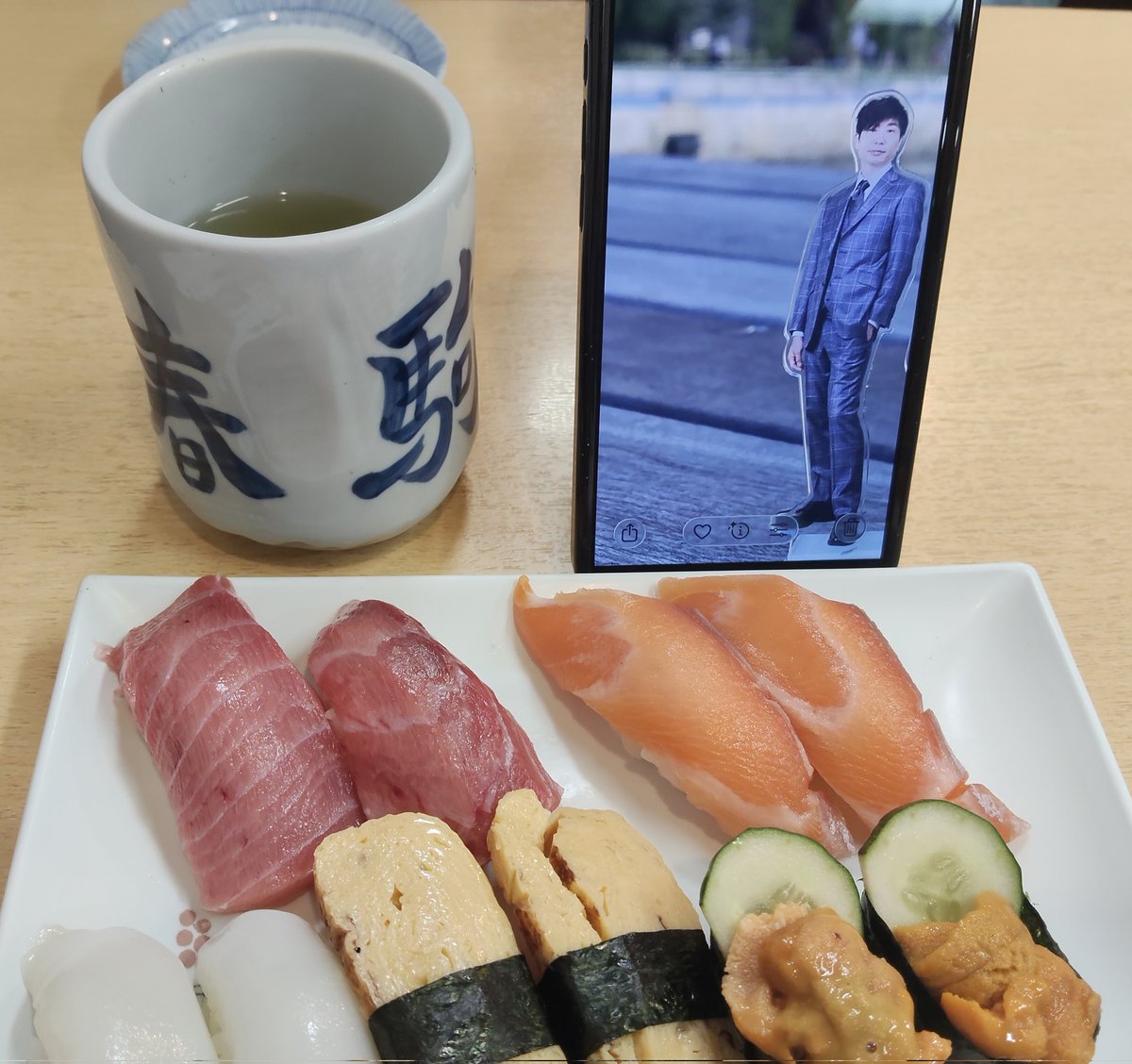 remoncakebaum's tweet photo. アクスタ持参忘れて、無理やりお誕生日会✨楽しかった😇 https://t.co/w2PWg9oWn1