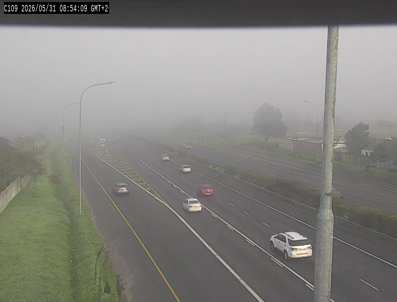 CapeTownFreeway's tweet photo. Misty conditions causing poor visibility in certain parts of N1 between Sable Rd &amp; Giel Basson Maintain a safe following distance...#..#ItCanWait https://t.co/F5UBxRWRdm