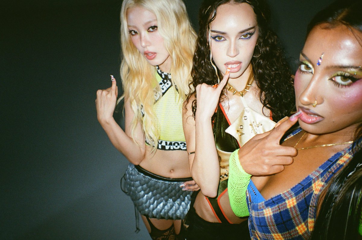 avanziniloops's tweet photo. THIS TRIO 🔥 https://t.co/NMuEAM8xyj