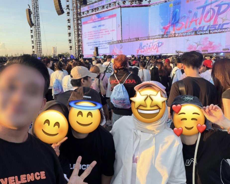 timkrubb's tweet photo. Win’s performance yesterday was definitely the highlight of my #AsiaTopMusicFestival ✨

Queued since early morning, but only managed to enter the venue around 2 PM. Standing in the open area under direct sunlight for hours left me completely sunburned 🥵☀️

Despite that, I’m so happy to have met and gathered with fellow SBPs. Thank you for looking out for one another throughout the day 💚 The energy, support, and love for Win made everything worthwhile.

Hopefully, Win will have another solo concert soon. You can really see how much he enjoys being on stage, and watching him perform was such a joy 😍✨

#ASIATOPMUSICFESTIVALxWin 
#AsiaTop #winmetawin @winmetawin