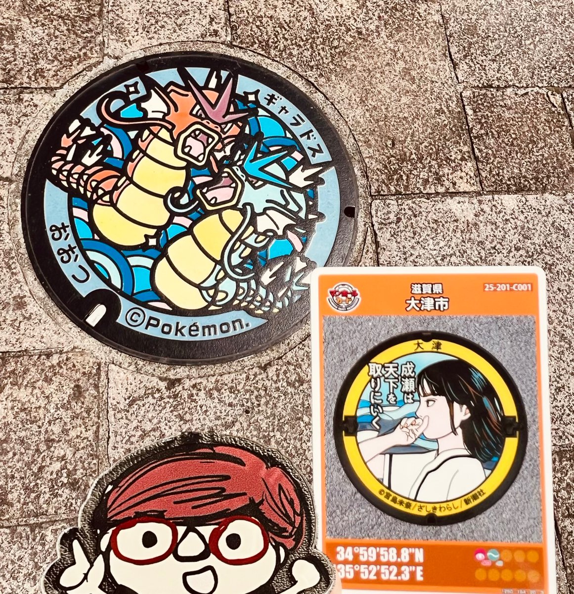 maayabon's tweet photo. 関西出張！
ということで？大津市の事前抽選で運運良く当選したマンホールカードをいただいてきました🙇‍♂️

申し込み番号と氏名を照合されて、はいどうぞ！
歩いて5分くらいの所にポケ蓋もあります👻

土産は鳩サブレならぬ鴨サブレを購入🐦

#ロゲッター
#マンホールカード https://t.co/MEBUyCEhBL