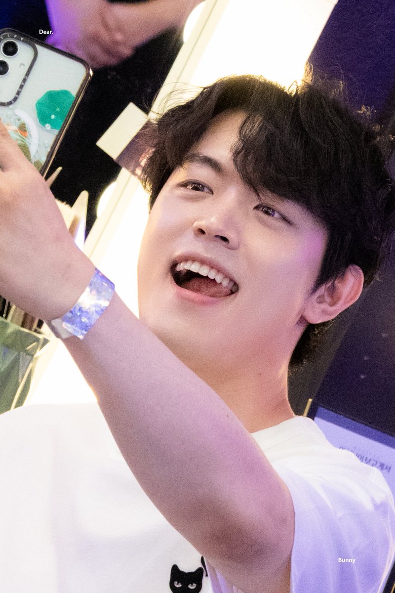 dear___fs's tweet photo. 260524 CJ문화재단 20주년 팝업스토어
-
라흐 헤스트 이상 役 | #변희상 https://t.co/A6X6vq1yl7