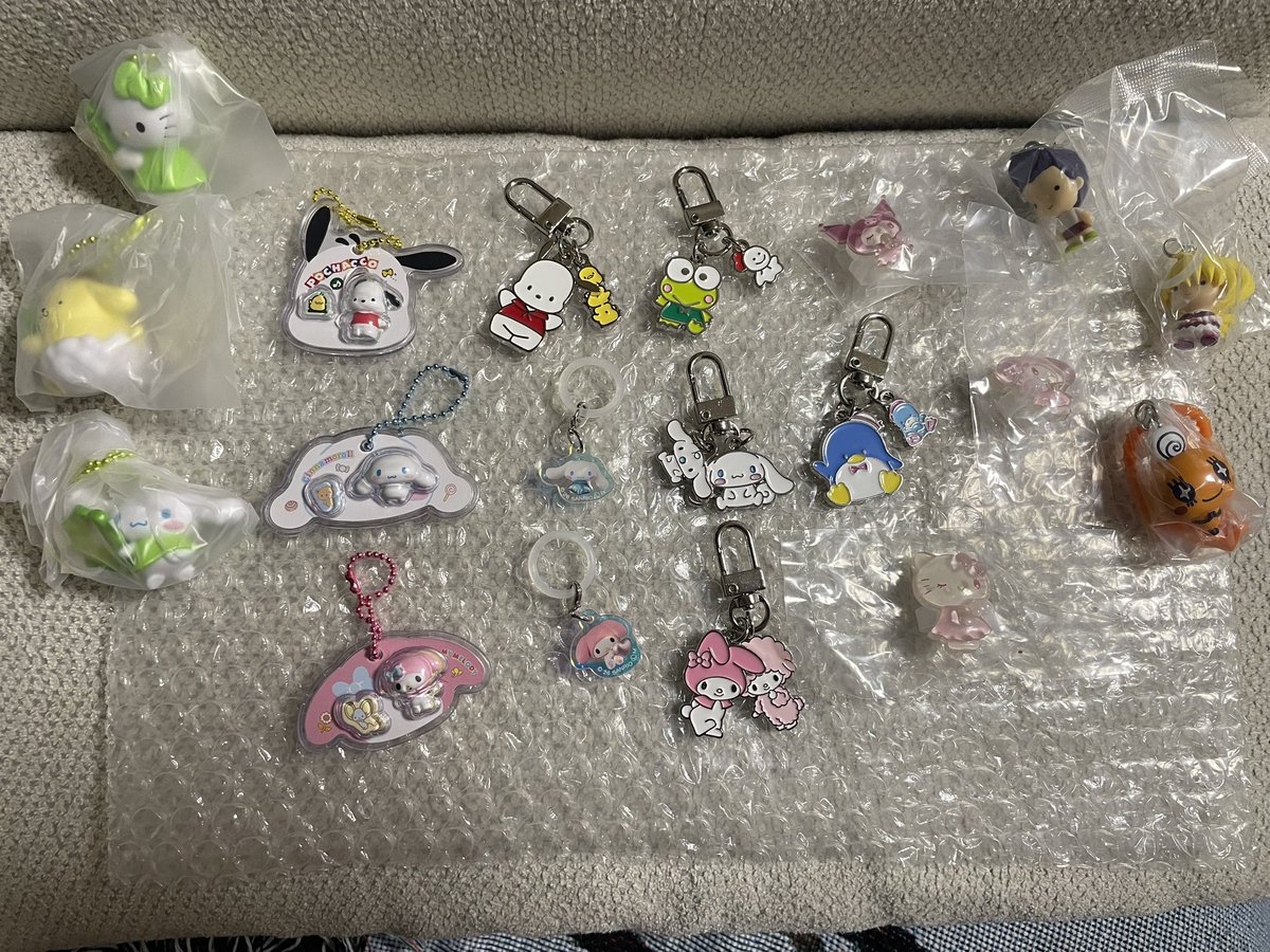 halohalo_55's tweet photo. サンリオ ハンターハンター たまごっち めじるしアクセサリー 交換

（譲）1枚目➕ゴン、キルア(G.I)
（求）3枚目、4枚目💖

レート、比率違いご考慮ください
大阪手渡し＞郵送での交換
難しい場合は返事しないこともあります。

お気軽にお声かけください🙇🏻 https://t.co/6qSoZEahn2