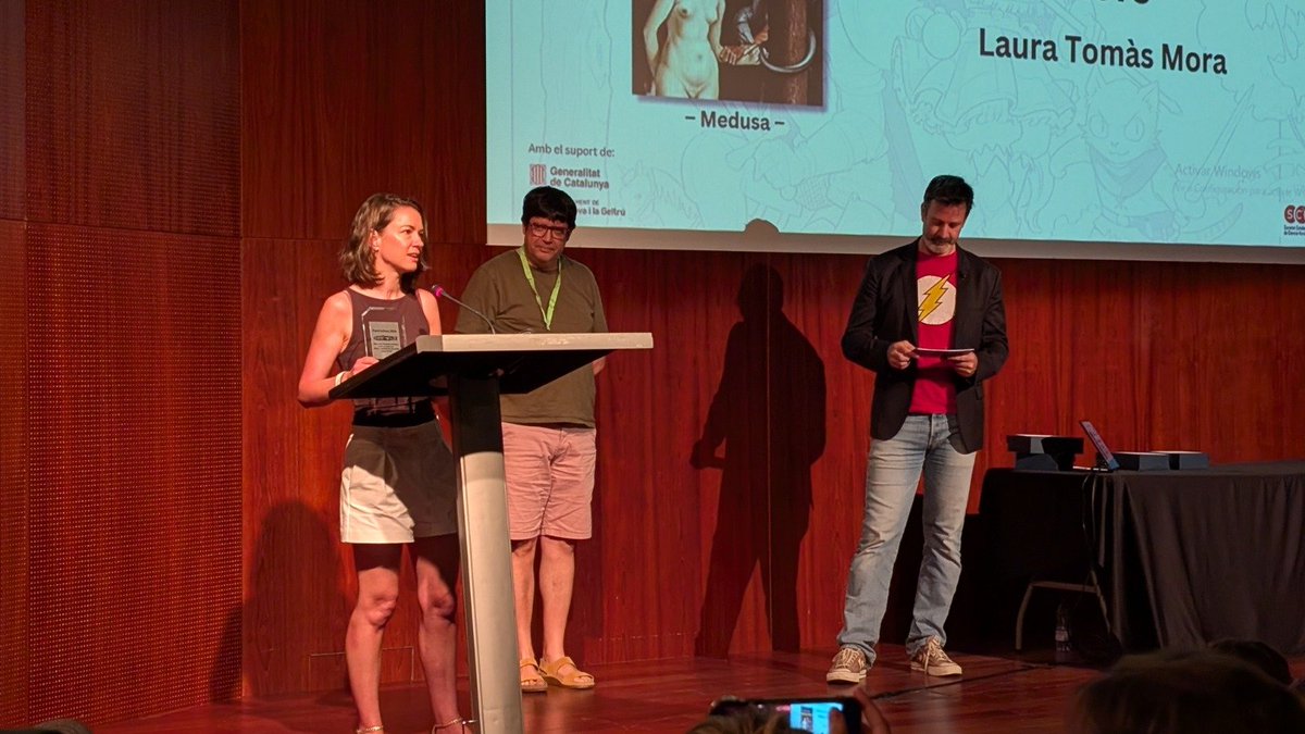 GalvezCasellas's tweet photo. Ho tornem a explicar perquè per nosaltres és molt important i un fet enormement encoratjador: ahir la @lauratomasmora va guanyar dos premis Ictineu per la seva feina amb 'Matermorfosis' (@MedusaEditora).

Encara ens dura la contentor.

Gràcies. https://t.co/sBsKzXikim