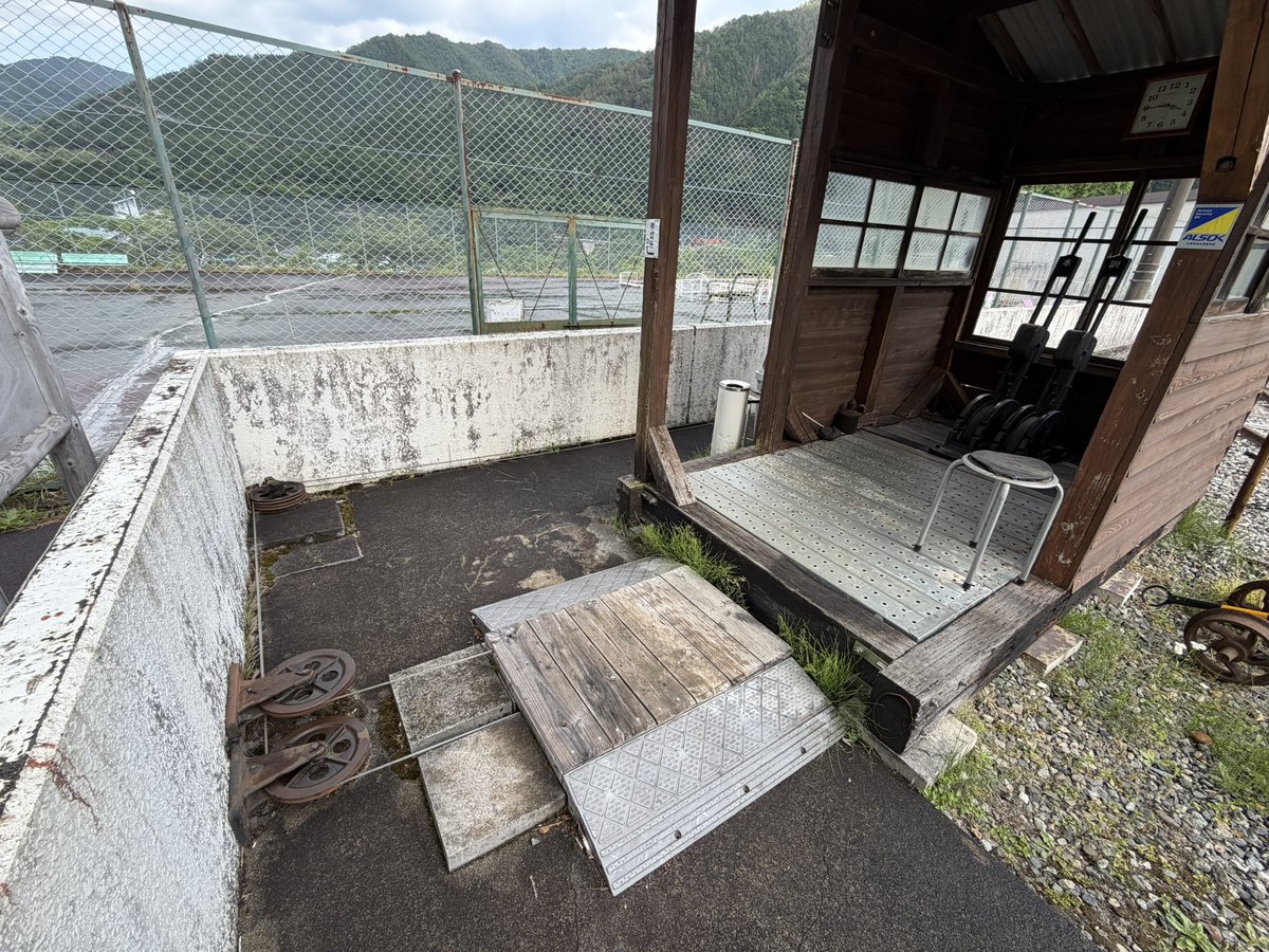 sinkansen1023's tweet photo. あしおトロッコ館

よく公園で腐ってるタイプの機関車が動くのすげぇ！
俺的には腕木式信号機操作できるのが最高すぎていじりまくった☺️ https://t.co/gNPIAXAUVR