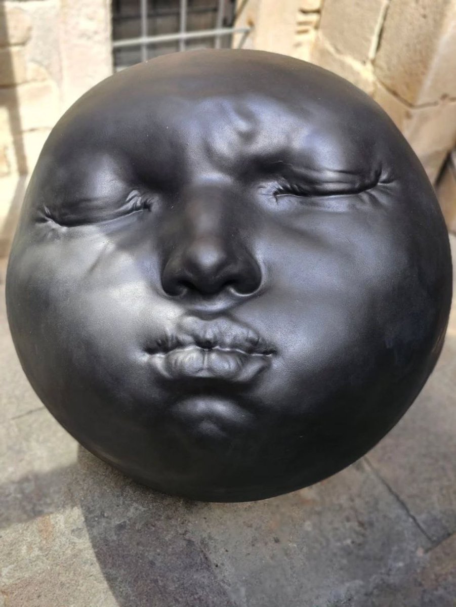 PGPat44323's tweet photo. #mocomuseum
#BarcelonaEsAhora🤟
#BeatriceLuzzi https://t.co/TtBAxYBBNm