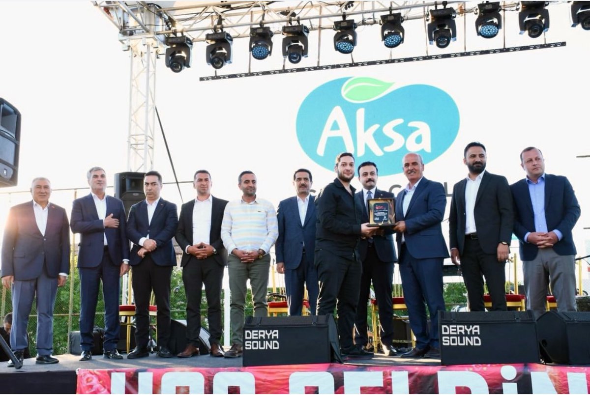 Mhpkale's tweet photo. 📍 Kale 

3. Geleneksel Kale Çilek Festivalimizi; Milletvekillerimiz, Belediye başkanlarımız, Teşkilat mensuplarımız, STK’larımız, Muhtarlarımız, Esnaflarımız, Üreticilerimiz, iş adamlarımız, hemşehrilerimiz ve kıymetli misafirlerimizin katılımlarıyla gerçekleştirdik.

#Pazar https://t.co/Jkrqj0LXEq
